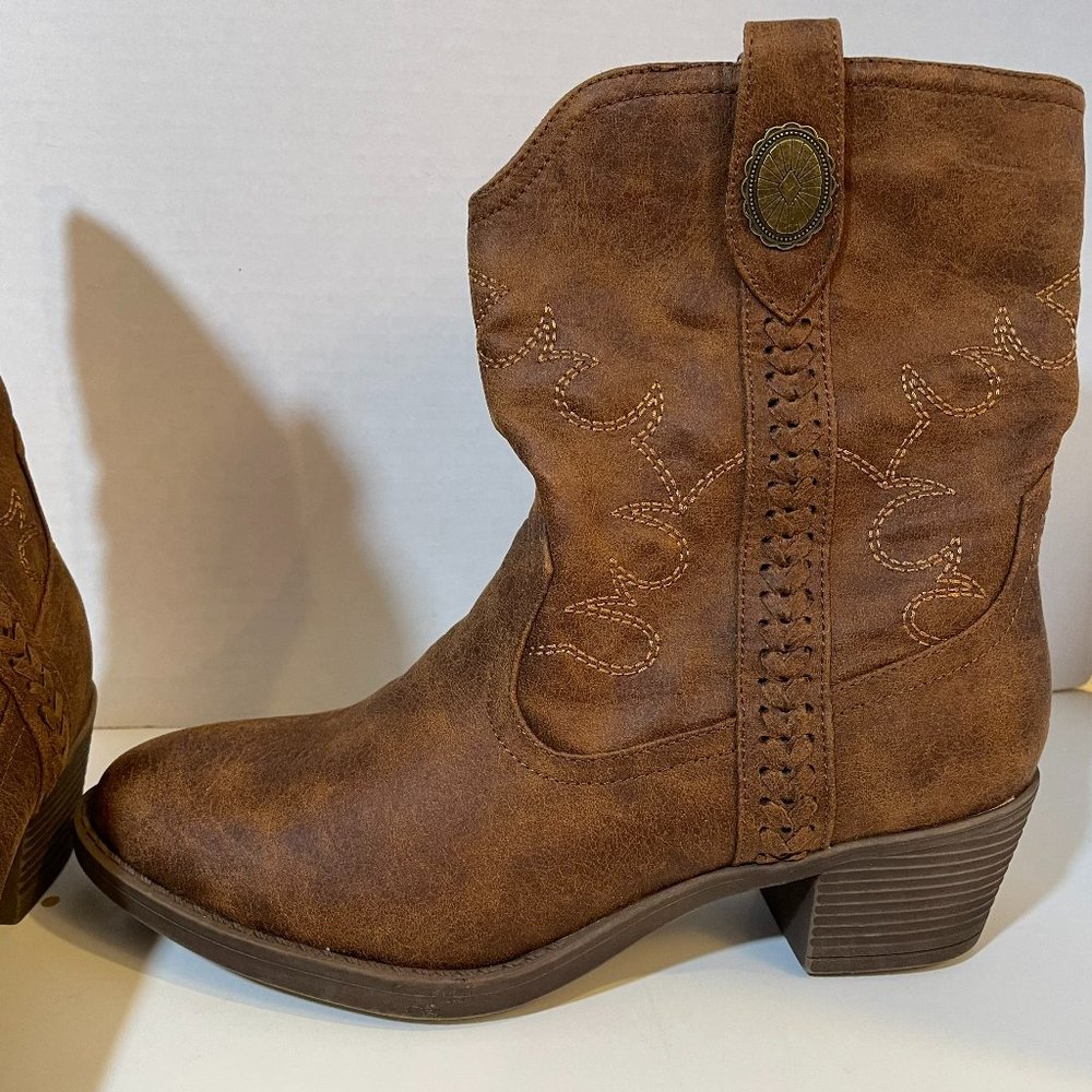 Maurices Ankle Cowboy Boots Brown Size 8M NWOT